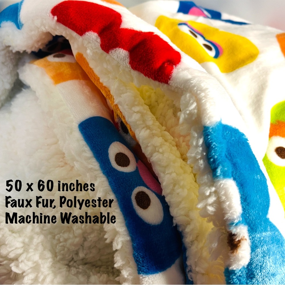 𝐒𝐞𝐬𝐚𝐦𝐞 𝐒𝐭𝐫𝐞𝐞𝐭 Heart Characters Plush Throw & Blanket - Picture 3 of 10